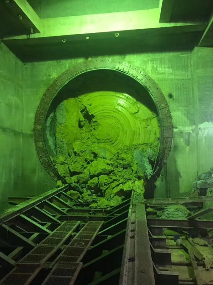 蛟龍海納百川在前  奮進開天辟地繼后——熱烈祝賀安徽交航合軌4號線TJ03標潛高區間右線順利貫通